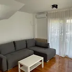Apartman 12 Jelena Anzujska