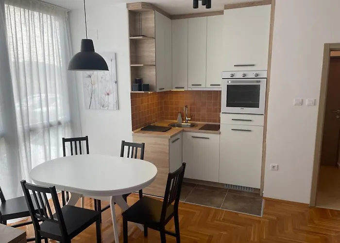 Apartman 12 Jelena Anzujska