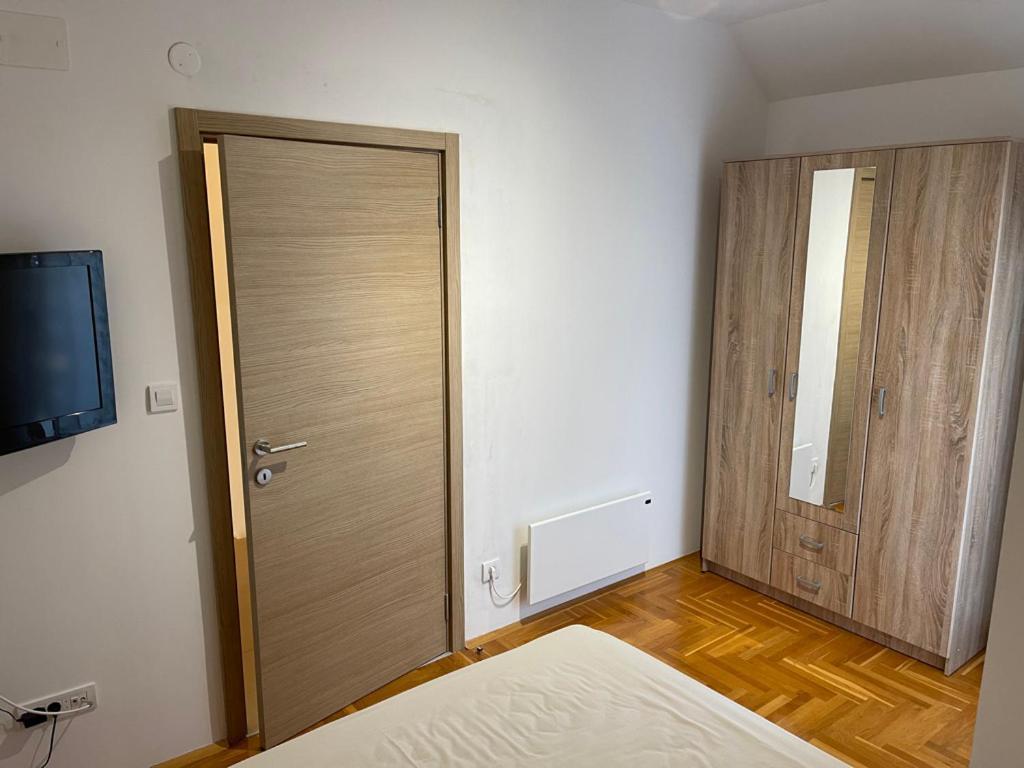 12 Jelena Anzujska * Zlatibor